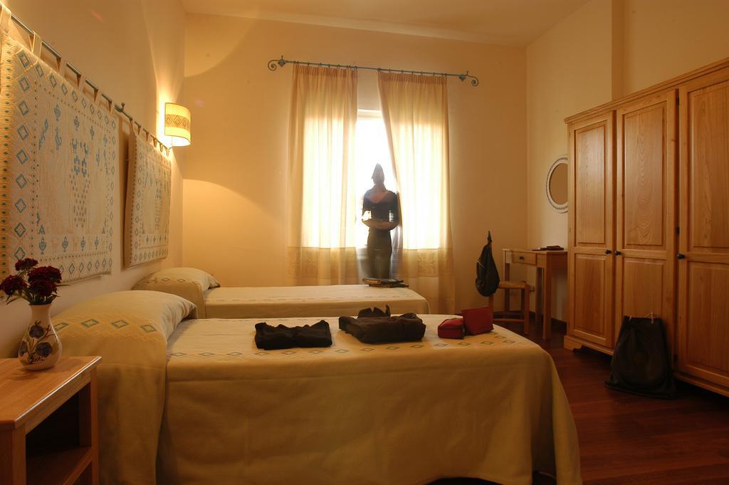 Omu Axiu Hotel Orroli Buitenkant foto