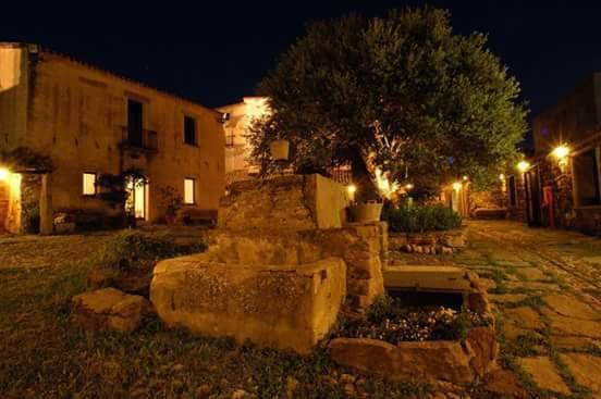 Omu Axiu Hotel Orroli Buitenkant foto