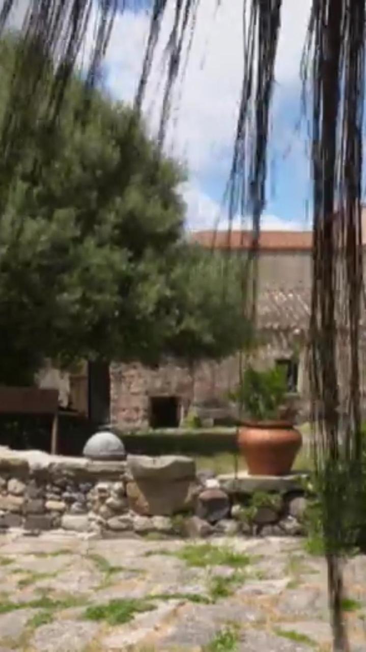 Omu Axiu Hotel Orroli Buitenkant foto