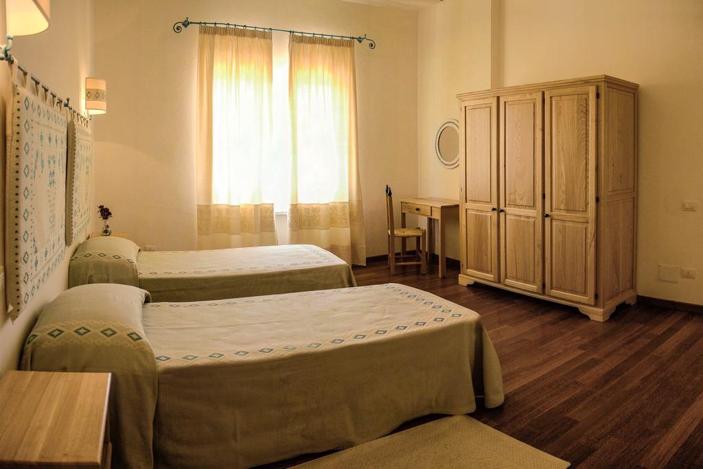 Omu Axiu Hotel Orroli Kamer foto